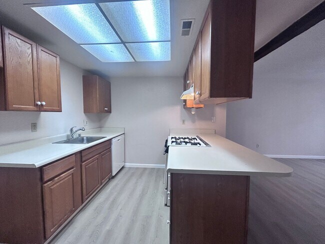 Building Photo - 5712-5714 Manzanita Avenue