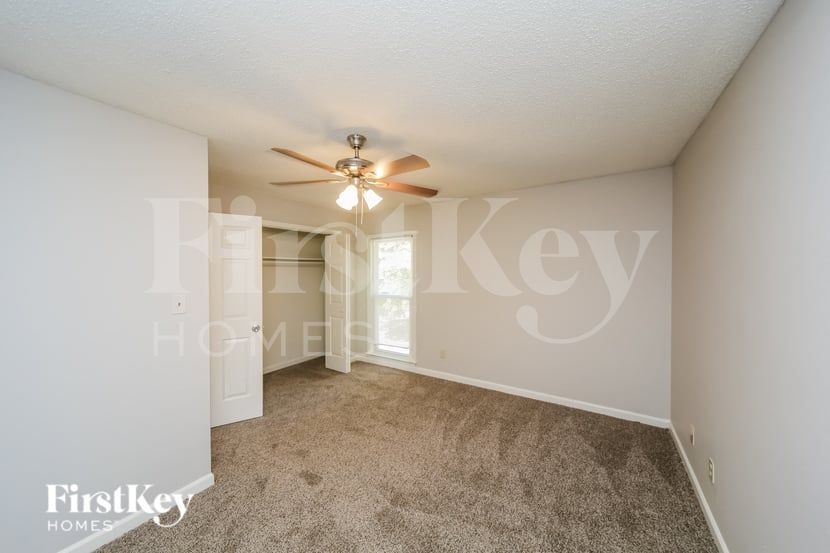 Building Photo - 2220 Nutbush Pl