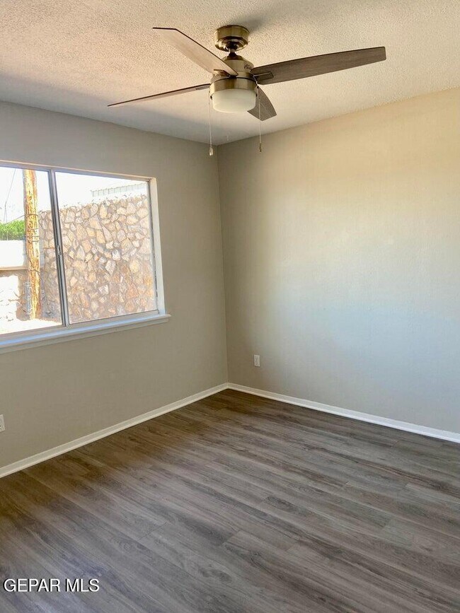 Building Photo - 6932 Escondido Dr