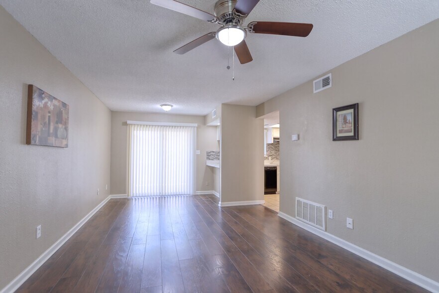 Building Photo - 707 Harbour Town Dr