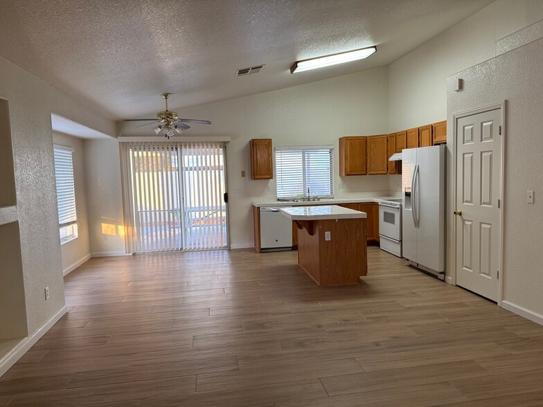 Building Photo - 5312 Great Pine Dr