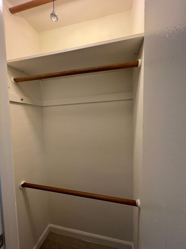 Building Photo - Cozy Cottage with large fenced yard, patio