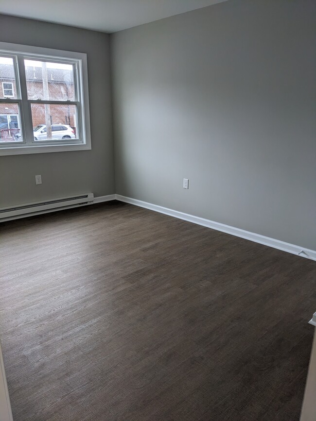 Building Photo - 1660 S Braddock St