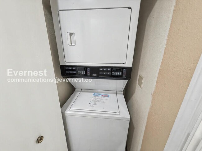 Building Photo - 9398 Redmond - Woodinville Rd NE