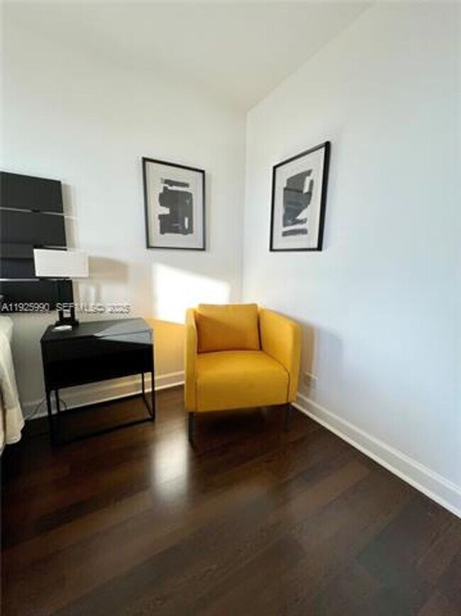 Building Photo - 10101 E Bay Harbor Dr