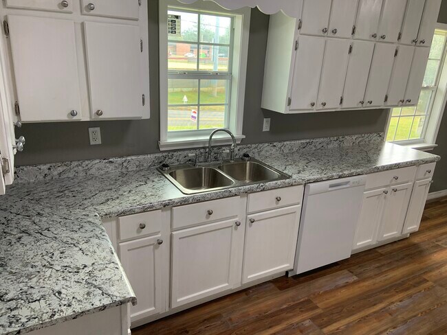 Building Photo - 1130 N 13th Ave