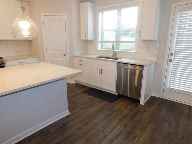 Building Photo - 1626 Halbrook Pl SW