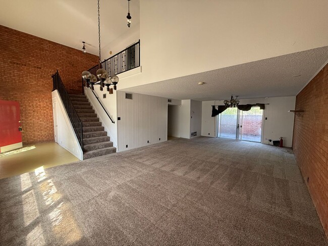Building Photo - 2 Story Townhome on Golf Course