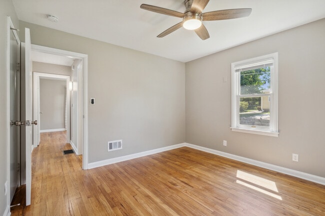 Building Photo - 1620 34th St NE