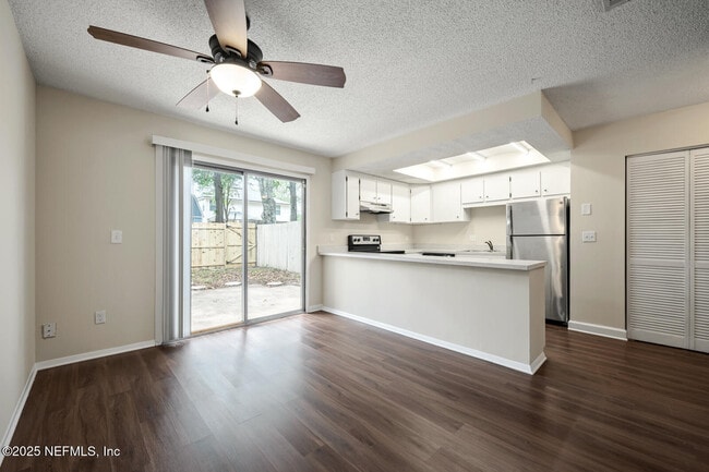 Building Photo - 1852 Willowood Dr