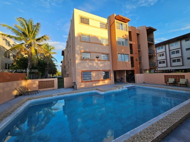 Building Photo - 325 NW 72nd Ave