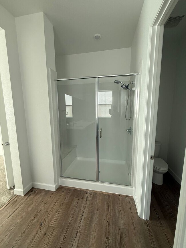 Building Photo - LAKE VIEW