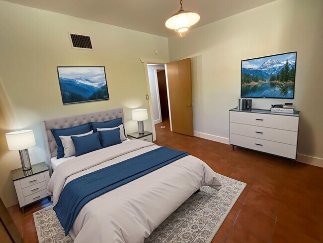 Building Photo - Eastside home with privacy on cul-de-sac