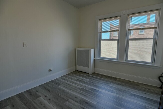 Building Photo - 407-409-409 Bolton St