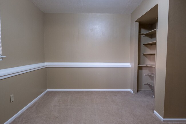 Building Photo - Charming 3-Bedroom Home with Stunning Pike...