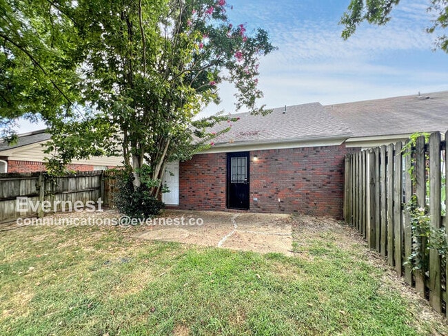 Building Photo - 5883 Garden Walk W