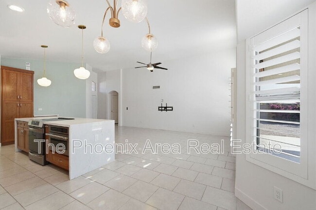 Building Photo - 507 W Nopal Ave