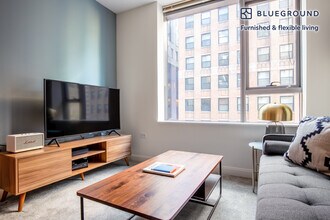 Building Photo - 210 N Wells St