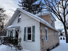 Building Photo - 114 Knight St