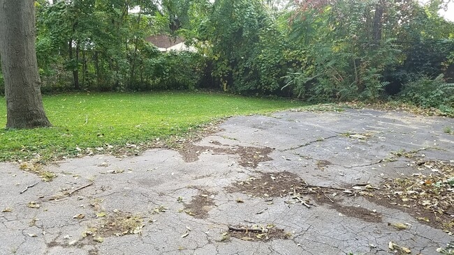 Building Photo - *Last Minute Fall Move in Special $1800 to...