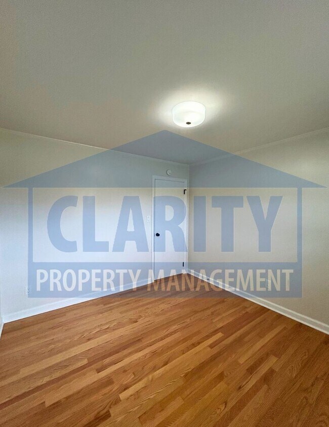Building Photo - Charming 3-Bedroom Home in Central Cleveland