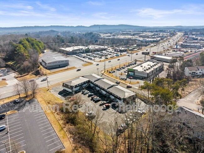 Building Photo - 5519 HIGHWAY 153 APT I