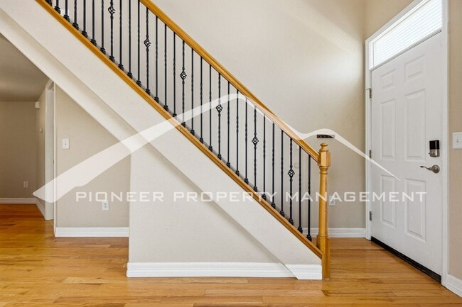 Building Photo - Awesome Townhome in Arvada