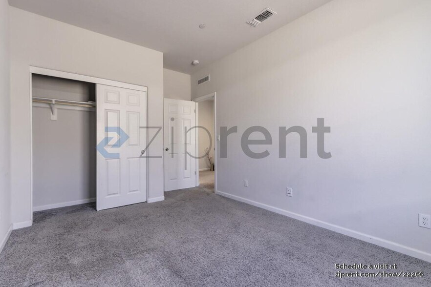 Building Photo - 1523 Oliveira Dr