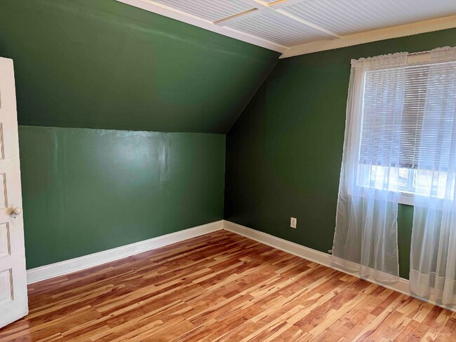 Building Photo - 123 Clearview Ave