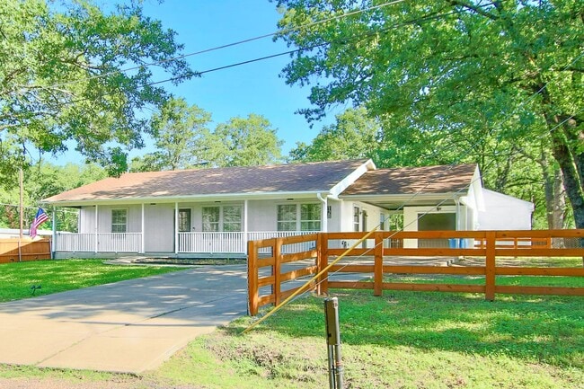 Primary Photo - 128 Pollyanna Dr