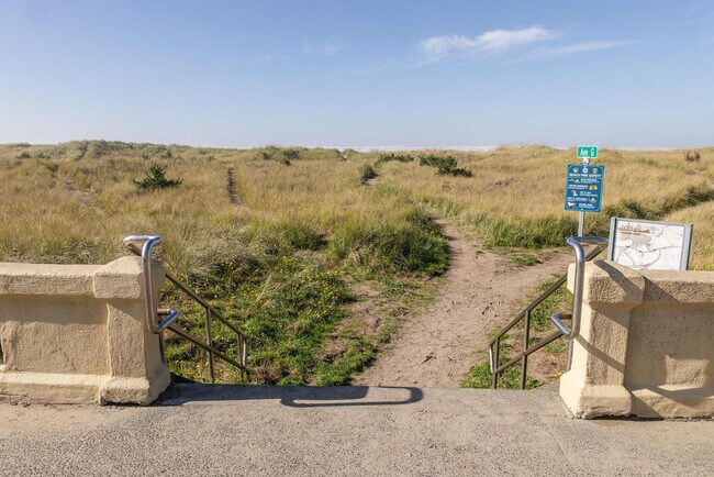 Building Photo - 640 S Columbia St