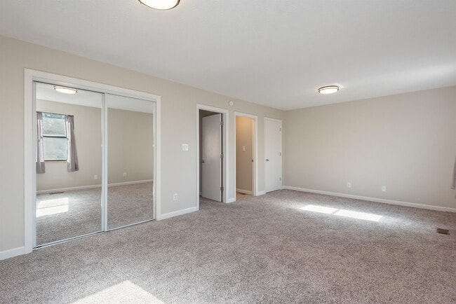 Building Photo - 2909 La Villas Dr