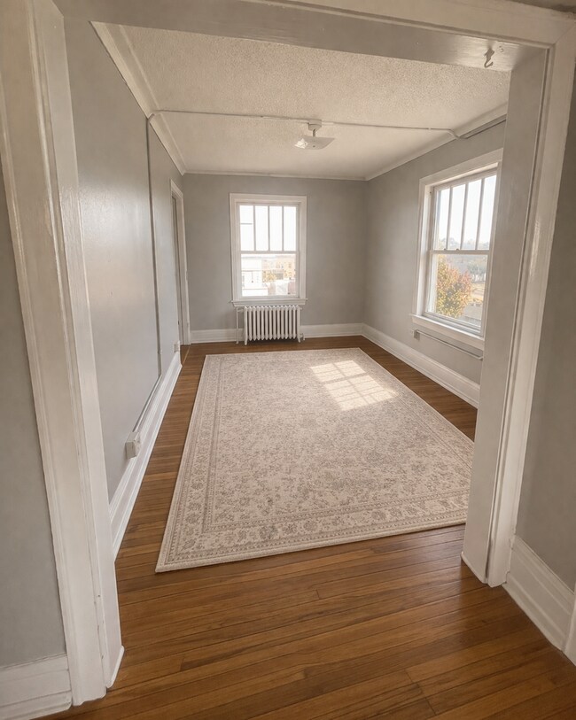 Building Photo - 609 Wellington Ct