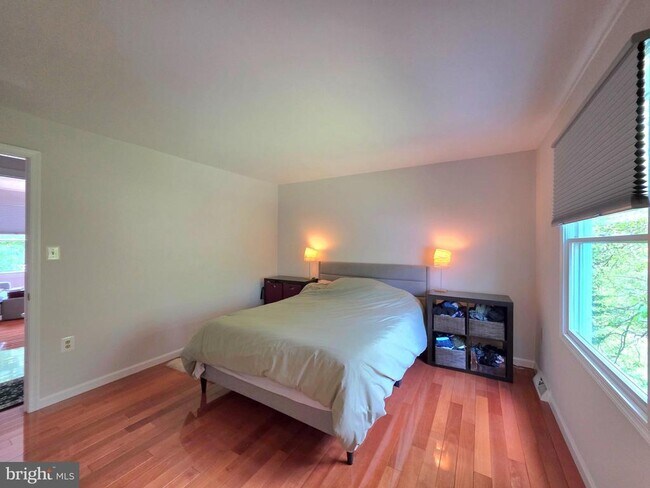 Building Photo - 10930 Howland Dr