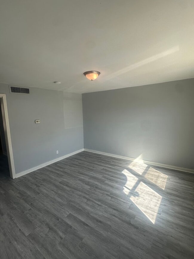 Building Photo - 52-58-58 Dumas Pl