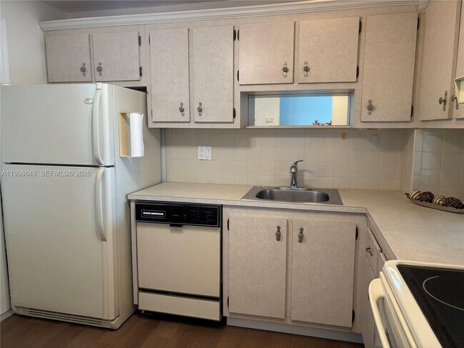 Building Photo - 200 Ashbury Rd