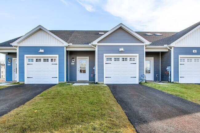 Primary Photo - 216 S Center St