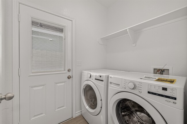 Building Photo - 352 Westchase St