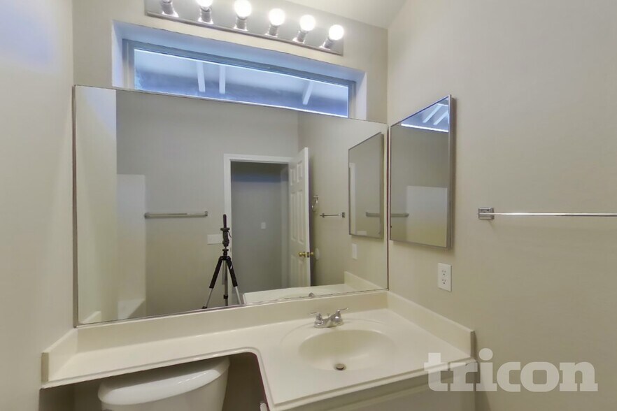 Building Photo - 5582 Super Bowl Dr