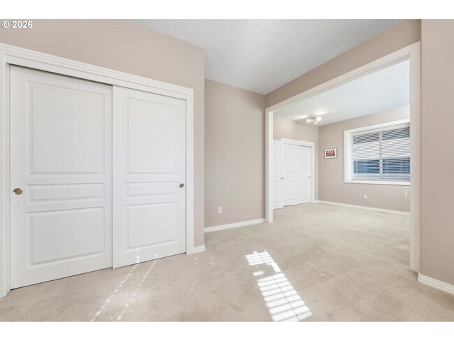 Building Photo - 13923 SW Mistletoe Dr