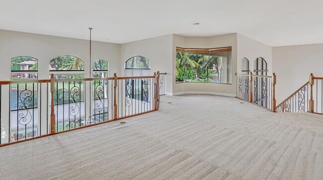 Building Photo - 10513 Versailles Blvd