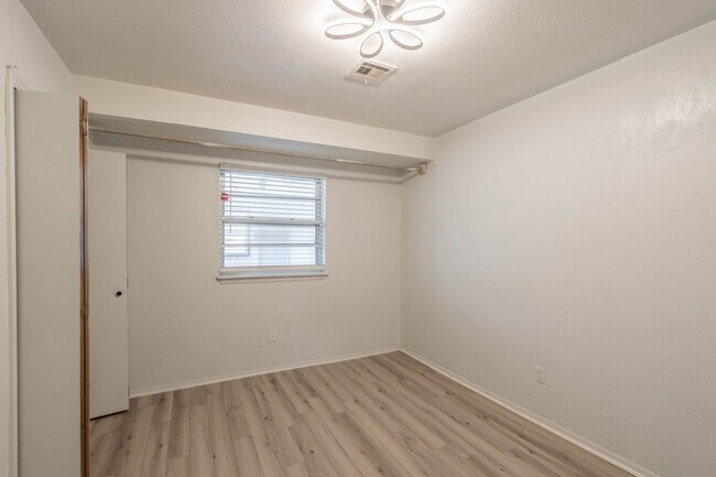 Building Photo - Bright and clean 3 bedroom home!