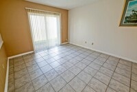 Building Photo - 2325 W Pensacola St