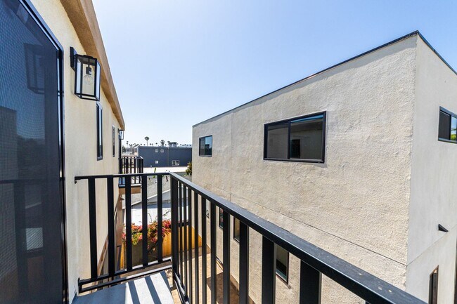 Building Photo - 5506 Barton Ave