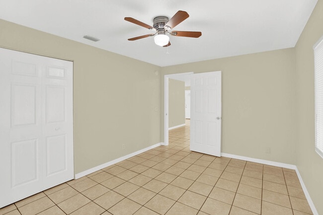 Building Photo - 808 S Charleston Ave