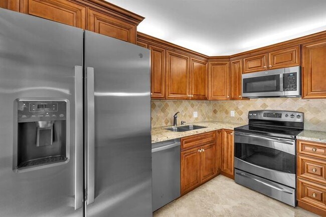 Building Photo - 9919 NW 6th Ct