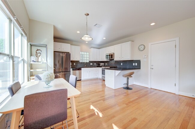 Building Photo - 3707 Main Poplar Dr