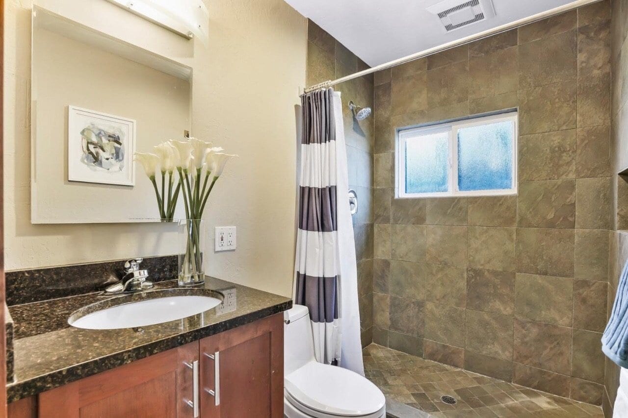 Building Photo - 2417 Johnson Pl