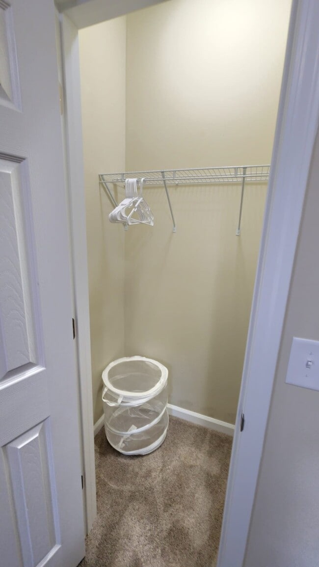 Building Photo - 376 Washington Dr