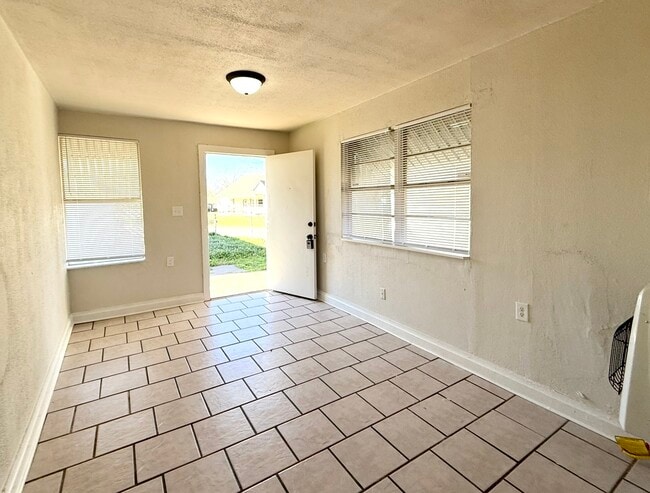 Building Photo - 1010 Wolverton St